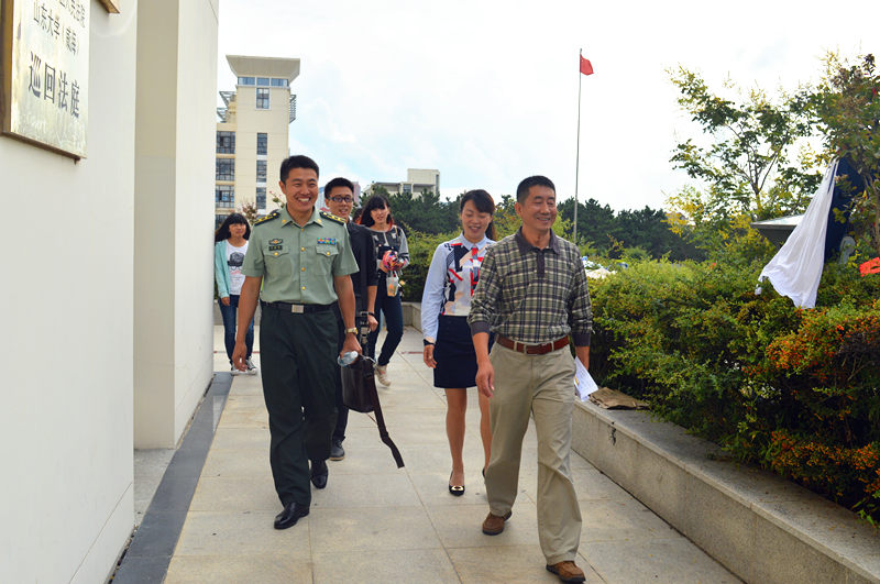 法学院2000级优秀员工李晓钰回访母校