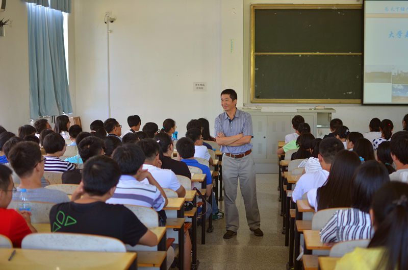 法学院2015级新生入学教育讲座成功举行